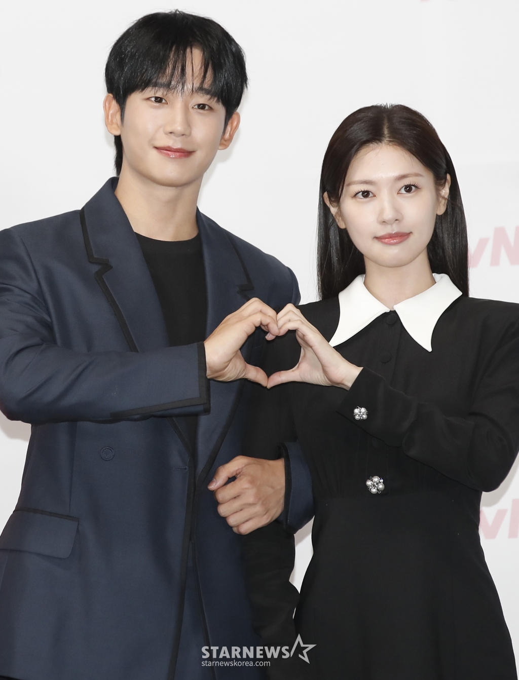 '엄친아' 정해인·정소민, 오늘 동반 출국..'같은 듯 다른' 커플룩 [스타이슈] | 스타뉴스