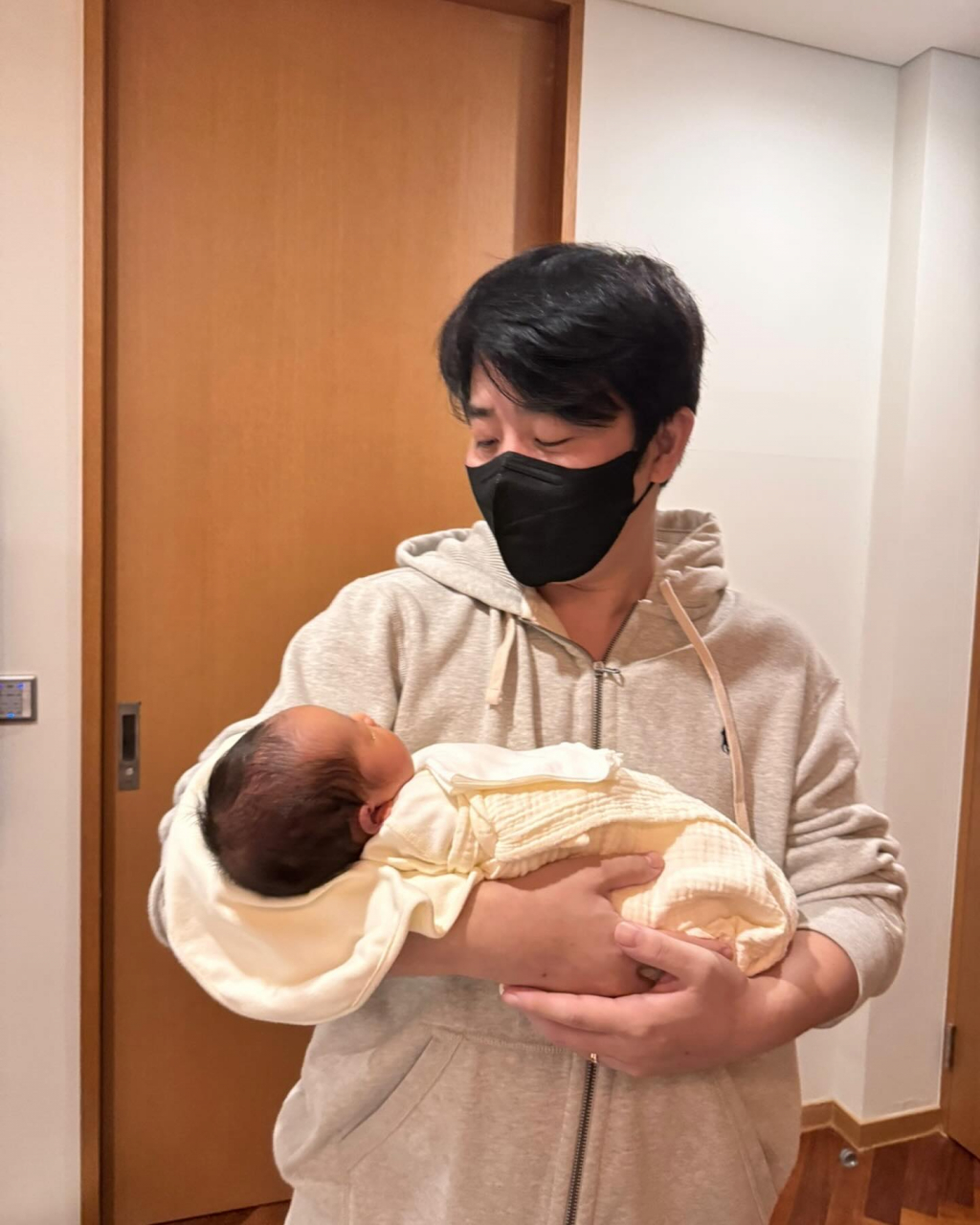 '10세 연하♥' 홍진호, 결혼 8개월만 득녀..