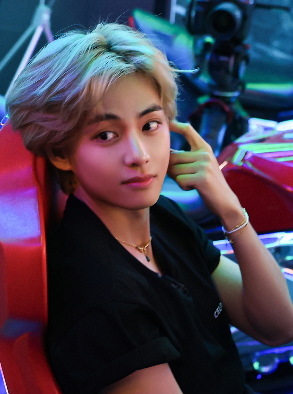 CG뷔' 방탄소년단 뷔, '2024 세계에서 가장 잘 생긴 남자' 1위 | 스타뉴스, حجم الصورة 1024x1375