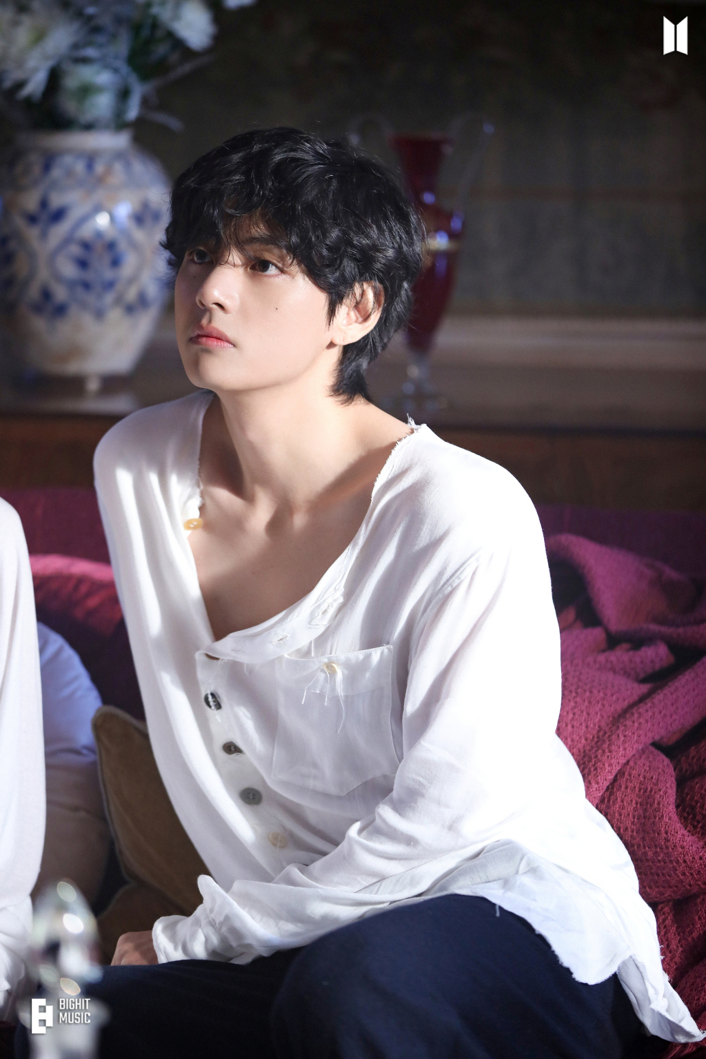 방탄소년단 뷔, 세상에서 가장 잘생긴 남자를 넘어선 진정한 아티스트