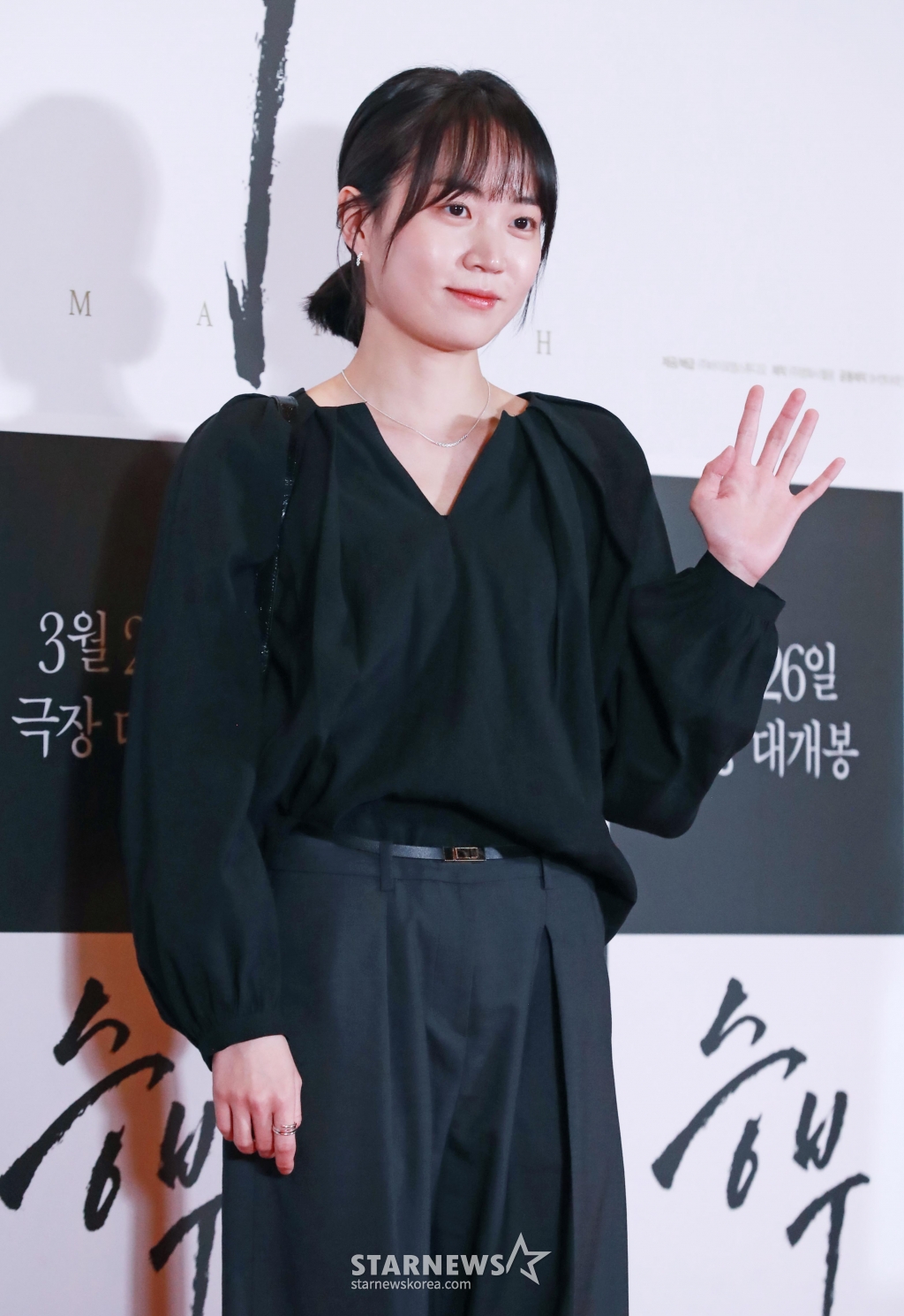 이하은 '여유로운 손인사'[★포토] | 스타뉴스
