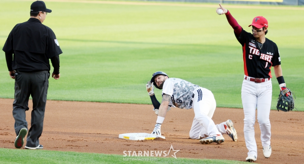 박찬호 비디오 판독 요청 모습