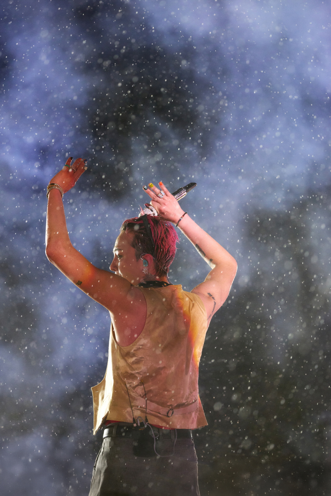 폭우도 못막은 'Wet GD'..지드래곤, 4만팬 열광 속 13년만 베트남 공연