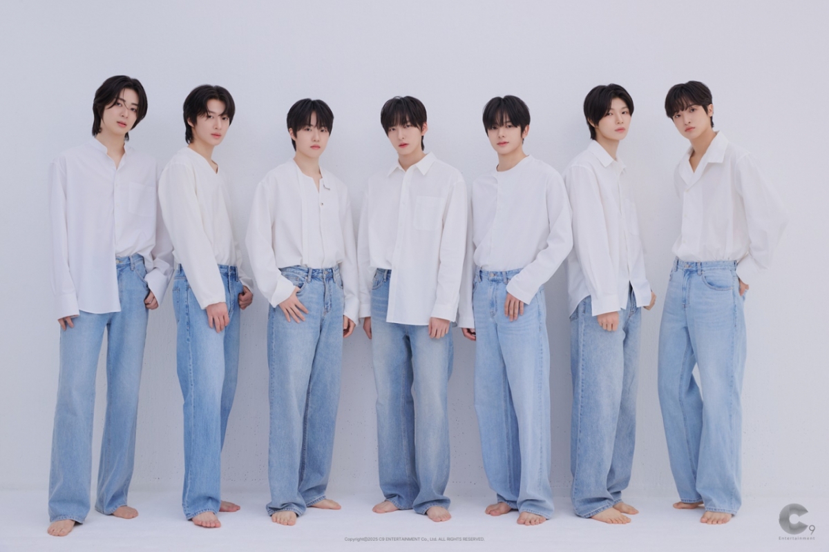 씨나인 루키즈 첫 완전체 사진