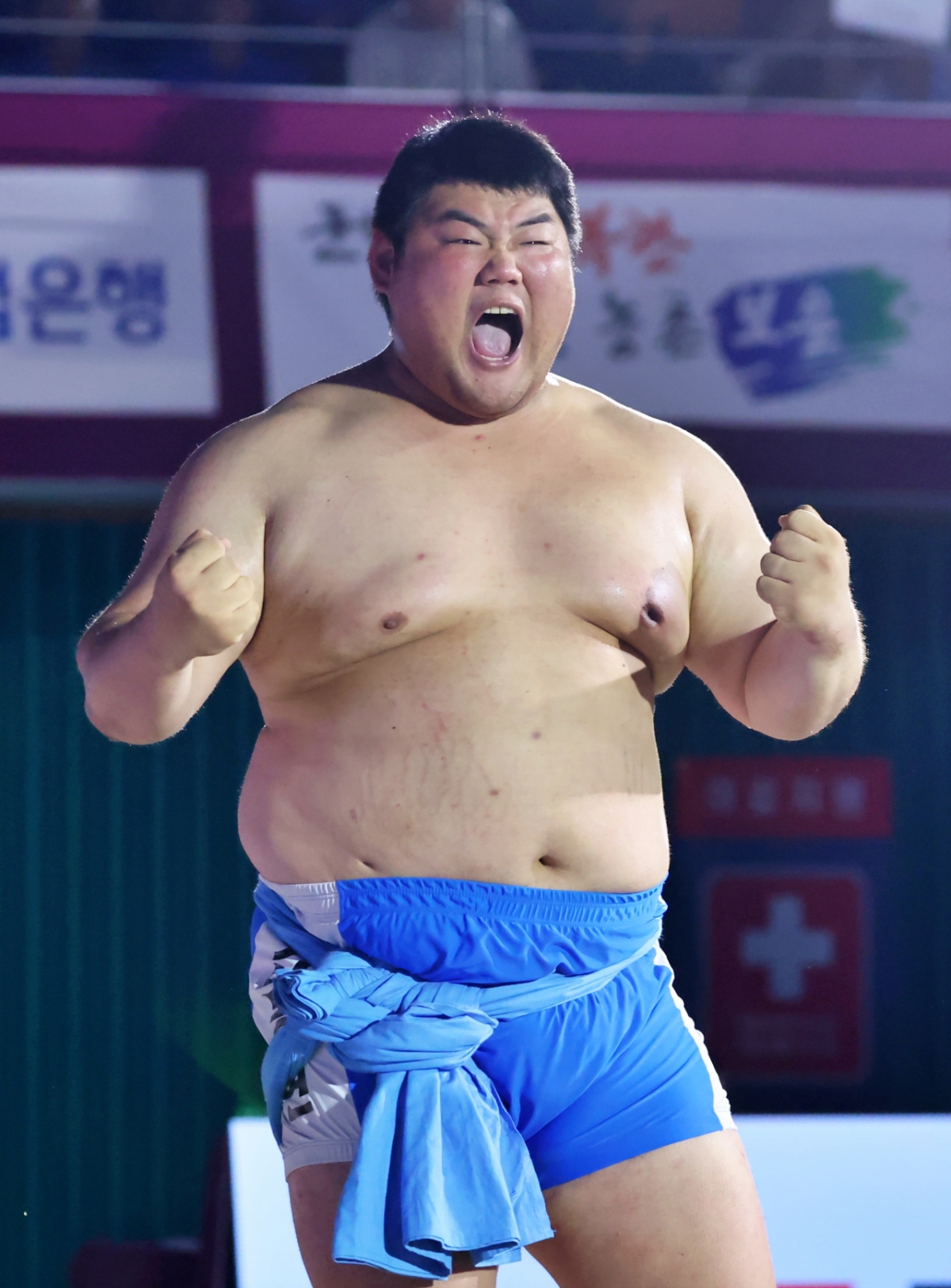 김동현, 보은장사씨름대회 백두장사 등극... '4번째' 황소 트로피 | 스타뉴스