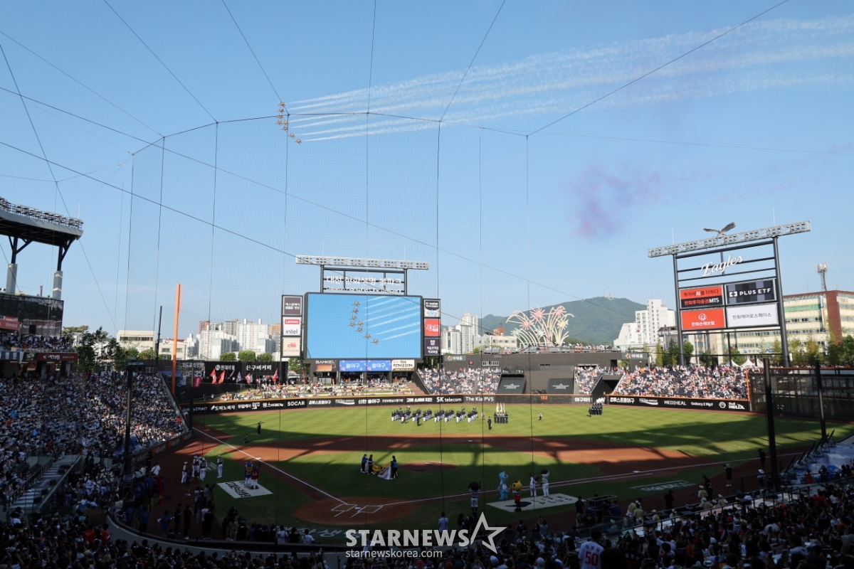 [포토]'에어쇼 펼쳐지는 2025KBO 올스타'