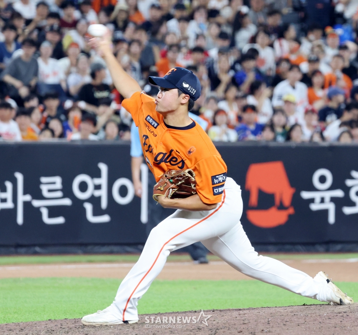 [포토]'8회초 등판' 정우주