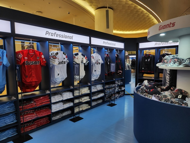 롯데, 서울·부산서 팝업스토어 오픈... 첫날부터 대기 300명·방문 1000여... - 뉴스 썸네일 이미지