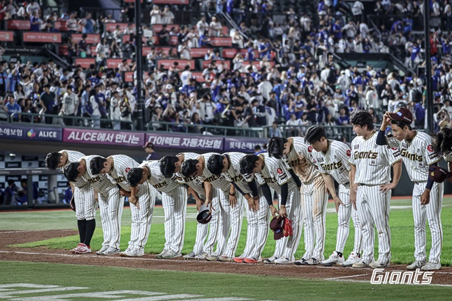 롯데 거짓말 같은 추락, 52일간 삼성·LG 원투펀치보다 승수 적었다... 8년째 조용하기만 한 사직의 가을
