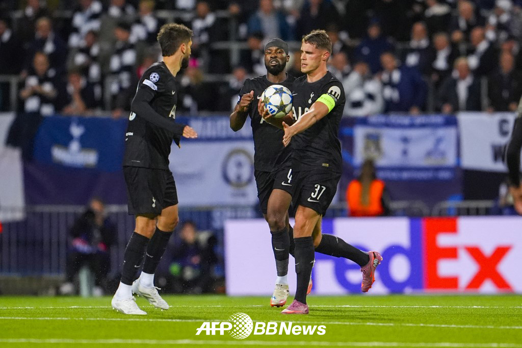 토트넘 진땀 무승부, 리버풀은 '충격패'... UCL서 자존심 구긴 EPL 구단들