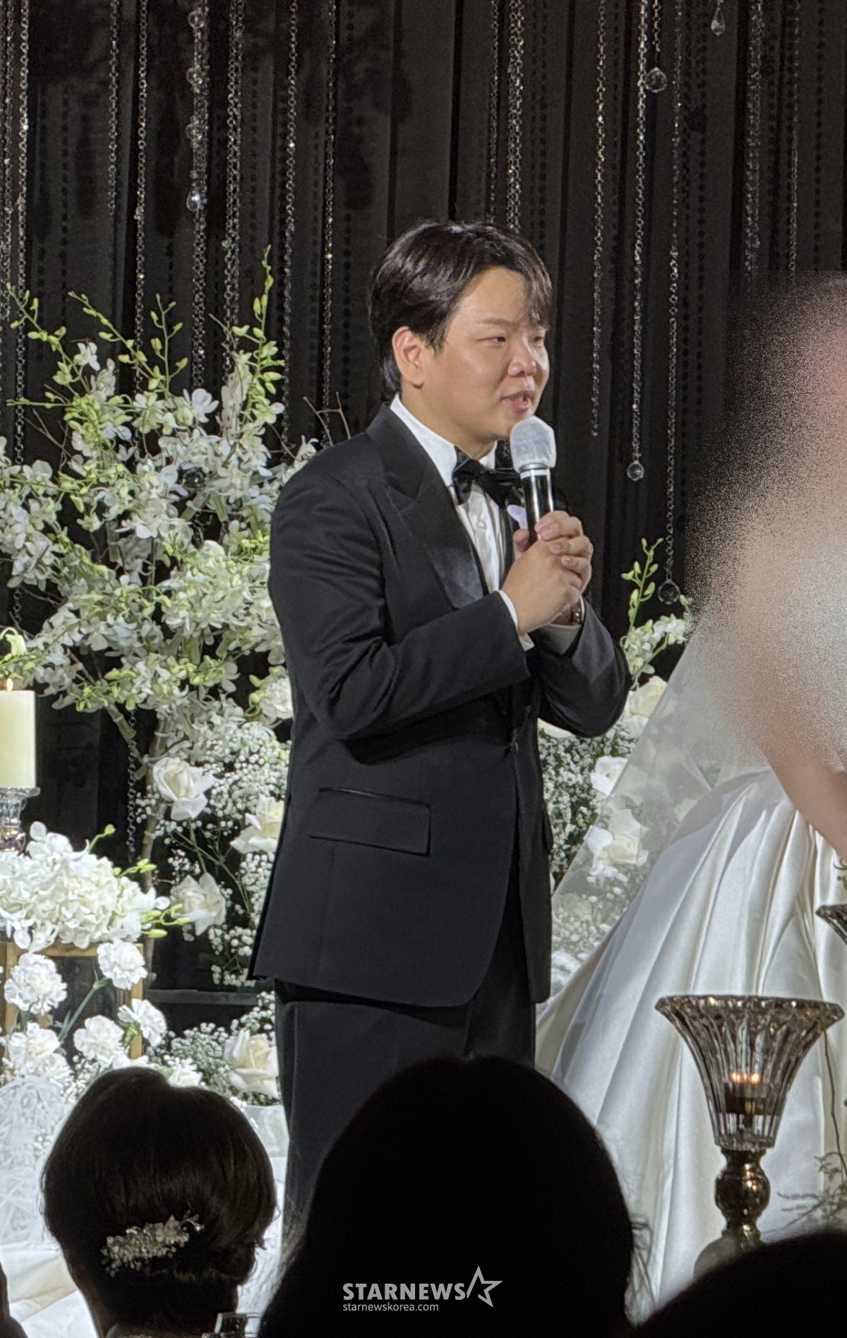 턱시도 차림 곽튜브