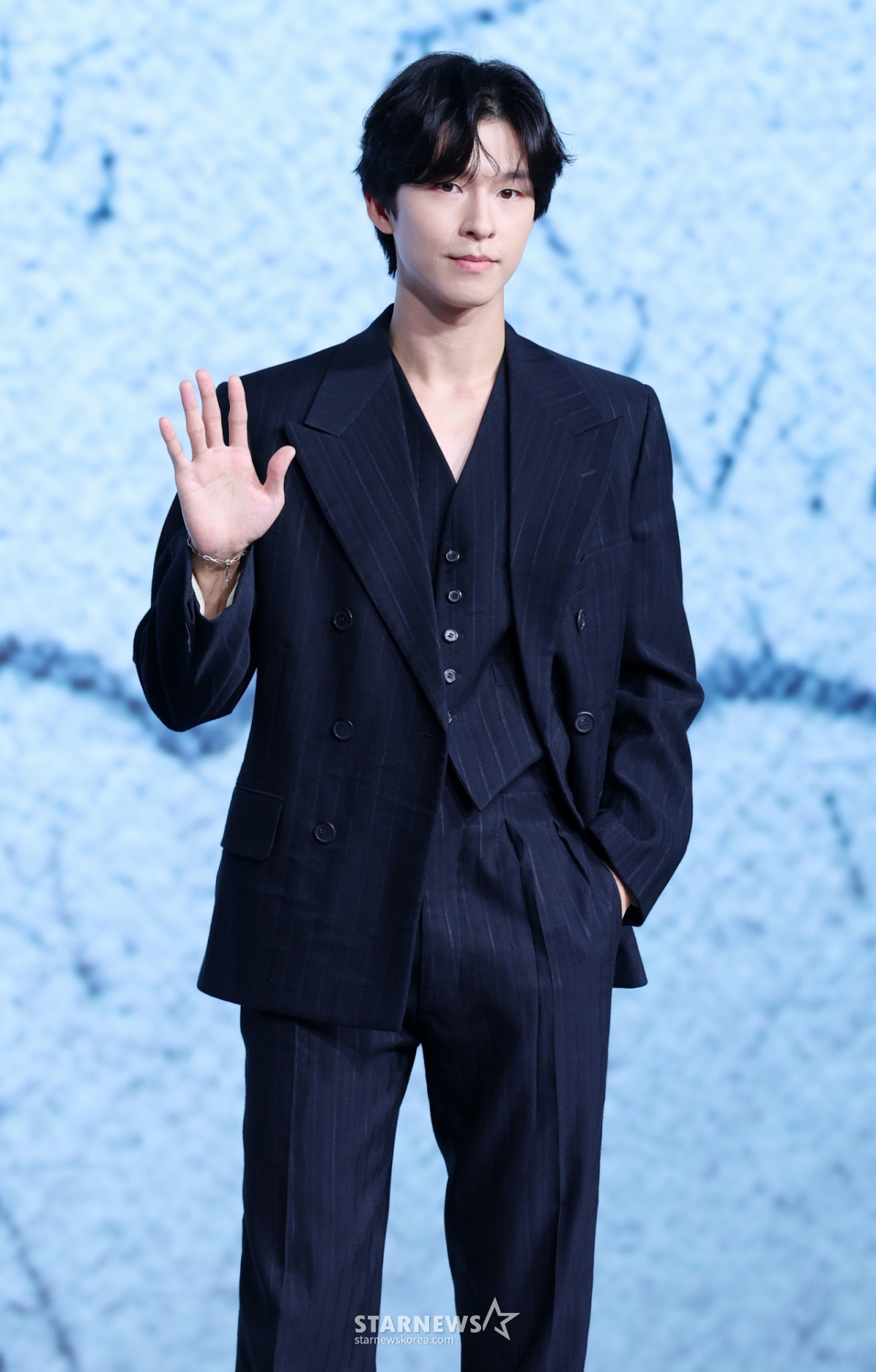 '굿뉴스' 변성현 감독, 홍경과 첫 작업에 "피곤했다" 말한 이유