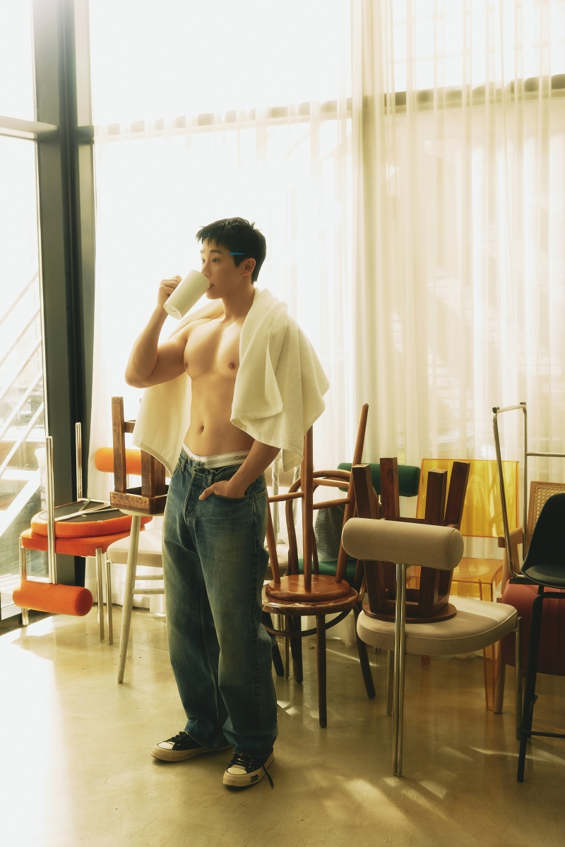 원호, 은근한 섹시美 속 귀여움 폭발..변함없는 명품 피지컬