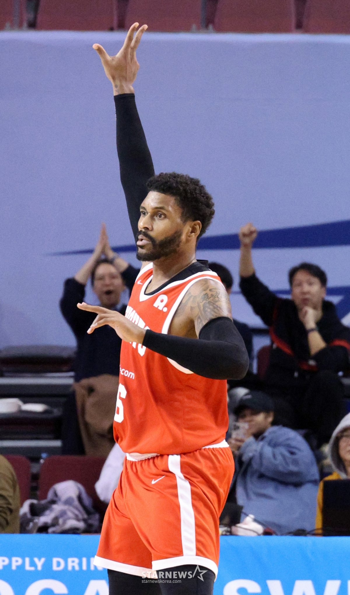 [포토] '내가 쐈다구! 3점포를' 먼로