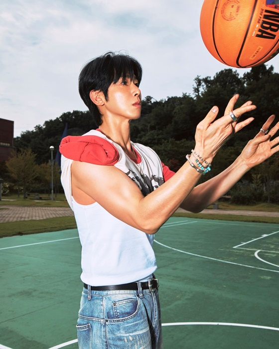 동방신기 유노윤호, 후배들이 돕는다..카이→민니 정규 1집 지원사격