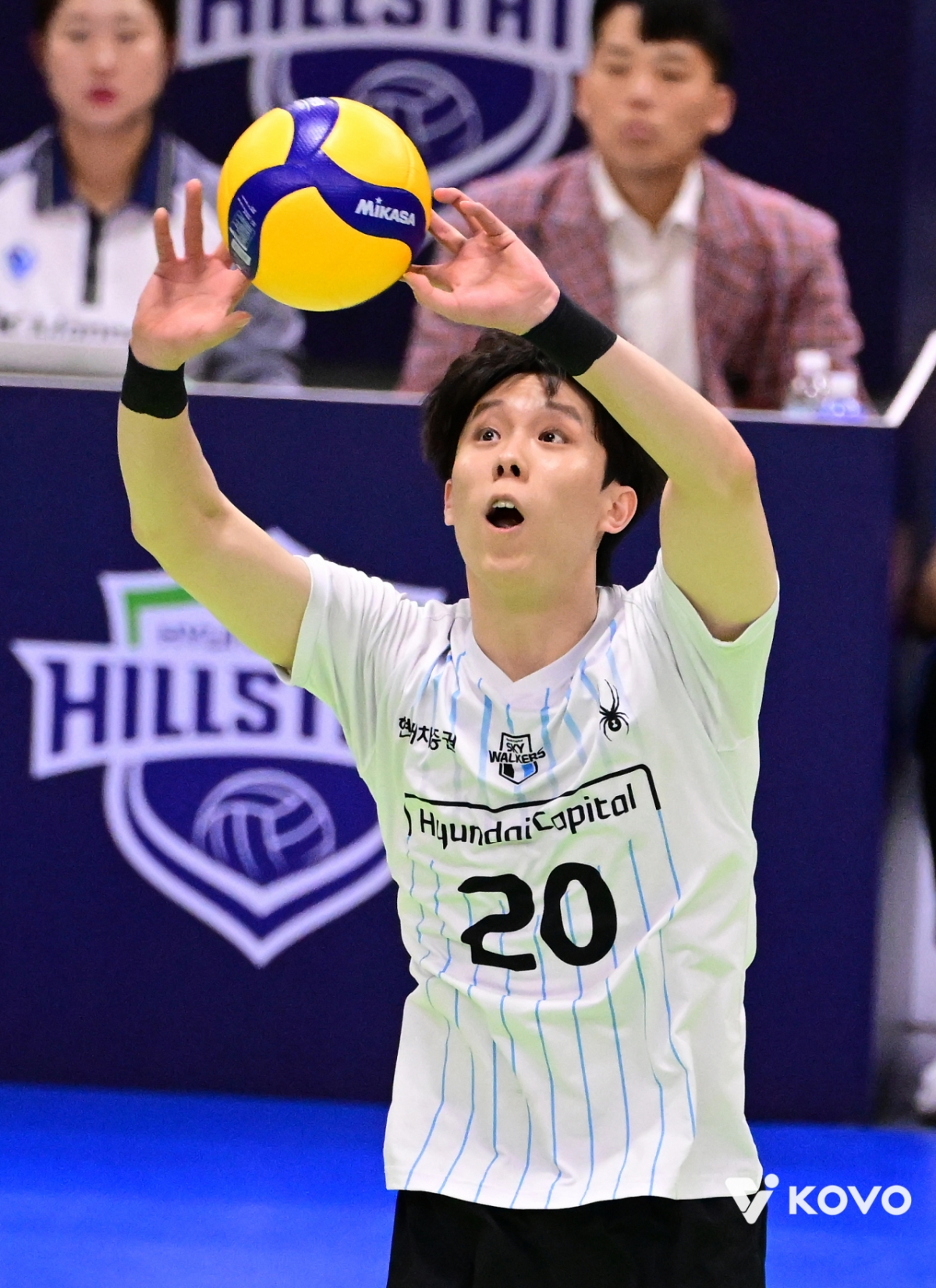 '황승빈 부상 이탈 문제없다' 즉시 전력감 합격점 이준혁 "저만 잘하면 된다"... 블랑 감독도 "실력 의심 안 해" [수원 현장]