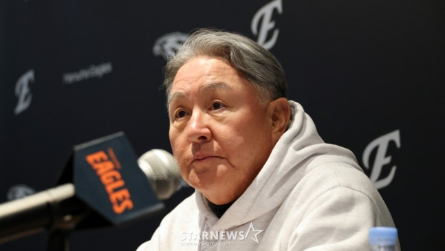 "김서현 8회에는 잘 막았다" 한화 김경문 감독, ⅔이닝 3실점→9회 6실점 충격패에도 '끝까지' 감쌌다 [KS4 현장인터뷰]