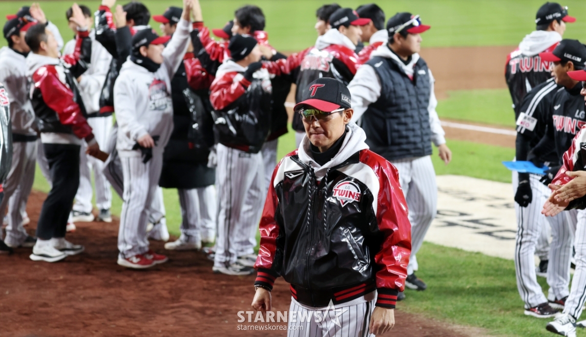 [포토]'가을이 깊었습니다!' 염경엽 감독