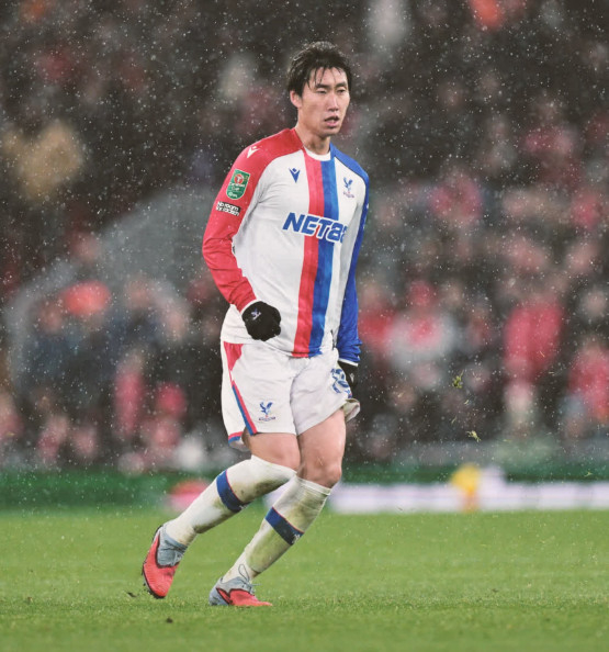 '리버풀 격파' 日 미드필더, 마법 패스 2회→2골 기점 역할... 아직 EPL 데뷔골 없어도, 감독 '공개 극찬'