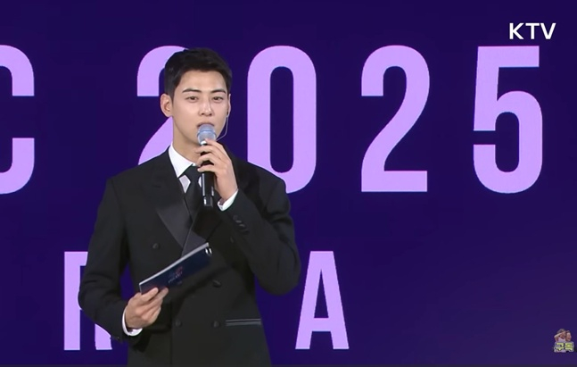 군복무 중 APEC무대 오른 차은우, 글로벌 팬들 "국가의 자부심" [K-EYES]