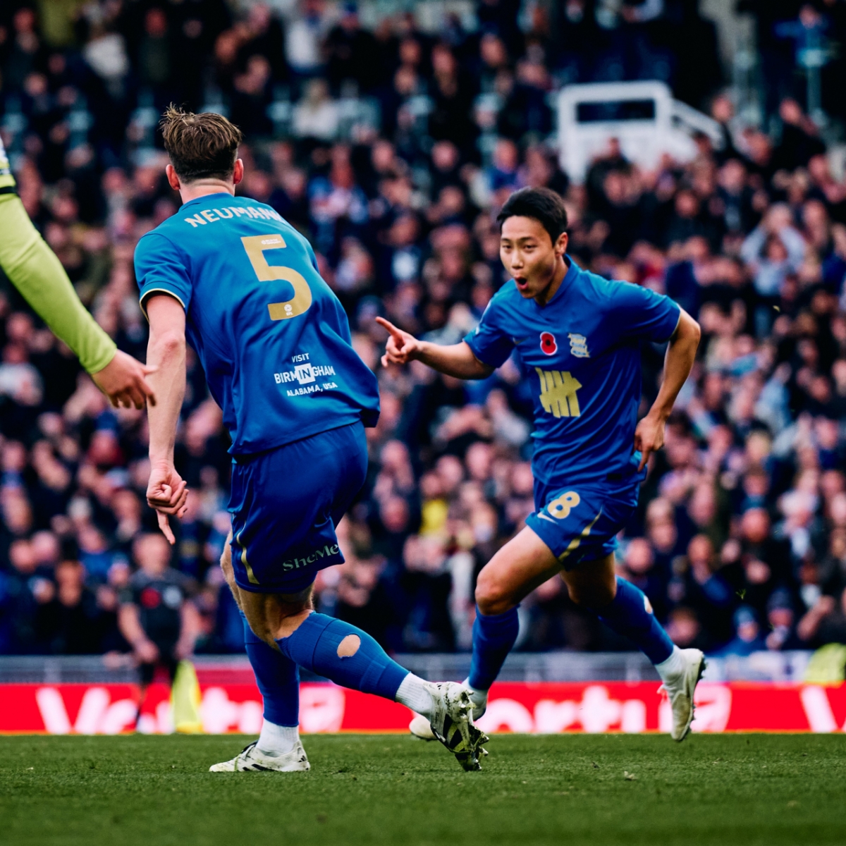 '백승호 다이빙 헤더 결승골' 버밍엄, 포츠머스에 4-0 대승... 양민혁은 침묵