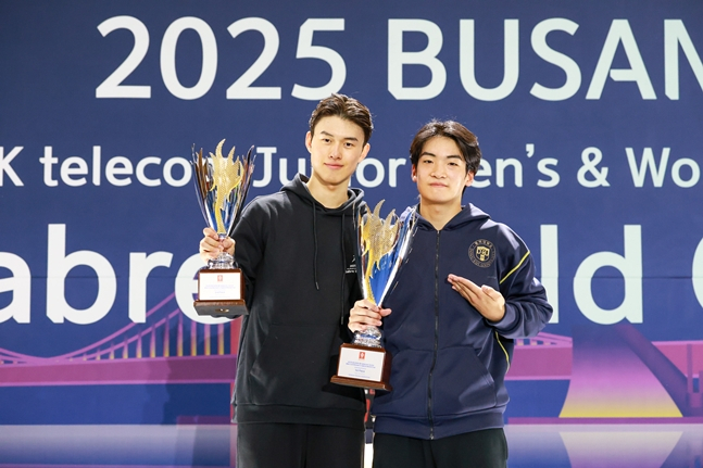 '펜싱 유망주' 이준희·김지환, 부산 주니어 사브르 월드컵서 금·은메달 석권