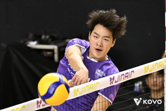 '공격성공률 75%' 자꾸 눈길 가는 23세 OH에 3연패 우리카드도 웃는다 "김형근 엄청 잘하고 있다" [의정부 현장인터뷰]