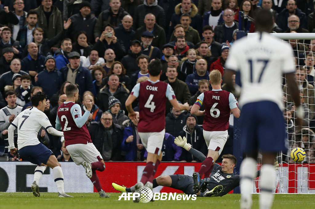 "손흥민 골 떠올리게 했다" 토트넘 센터백 70m 질주 골에 '푸스카스상 소환'