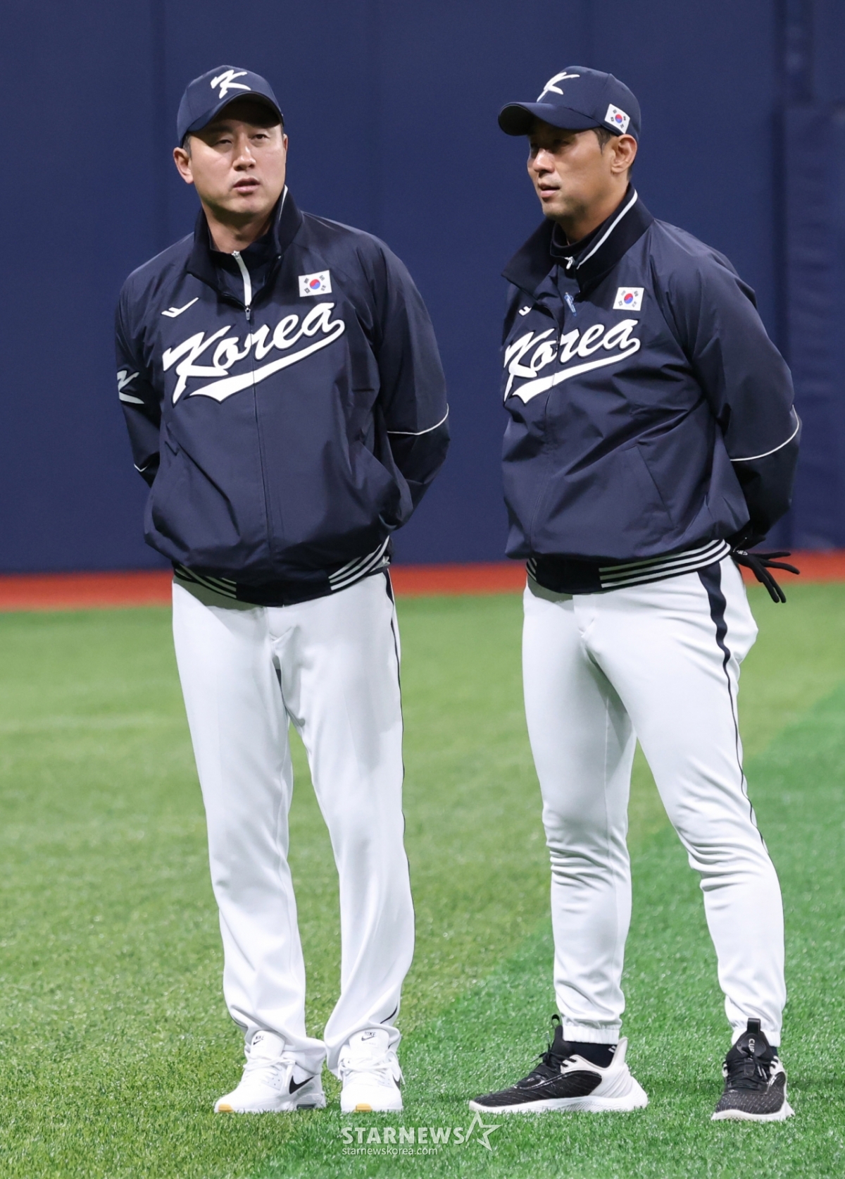 [포토] 최원호-김광삼 '투수진 막강하네'