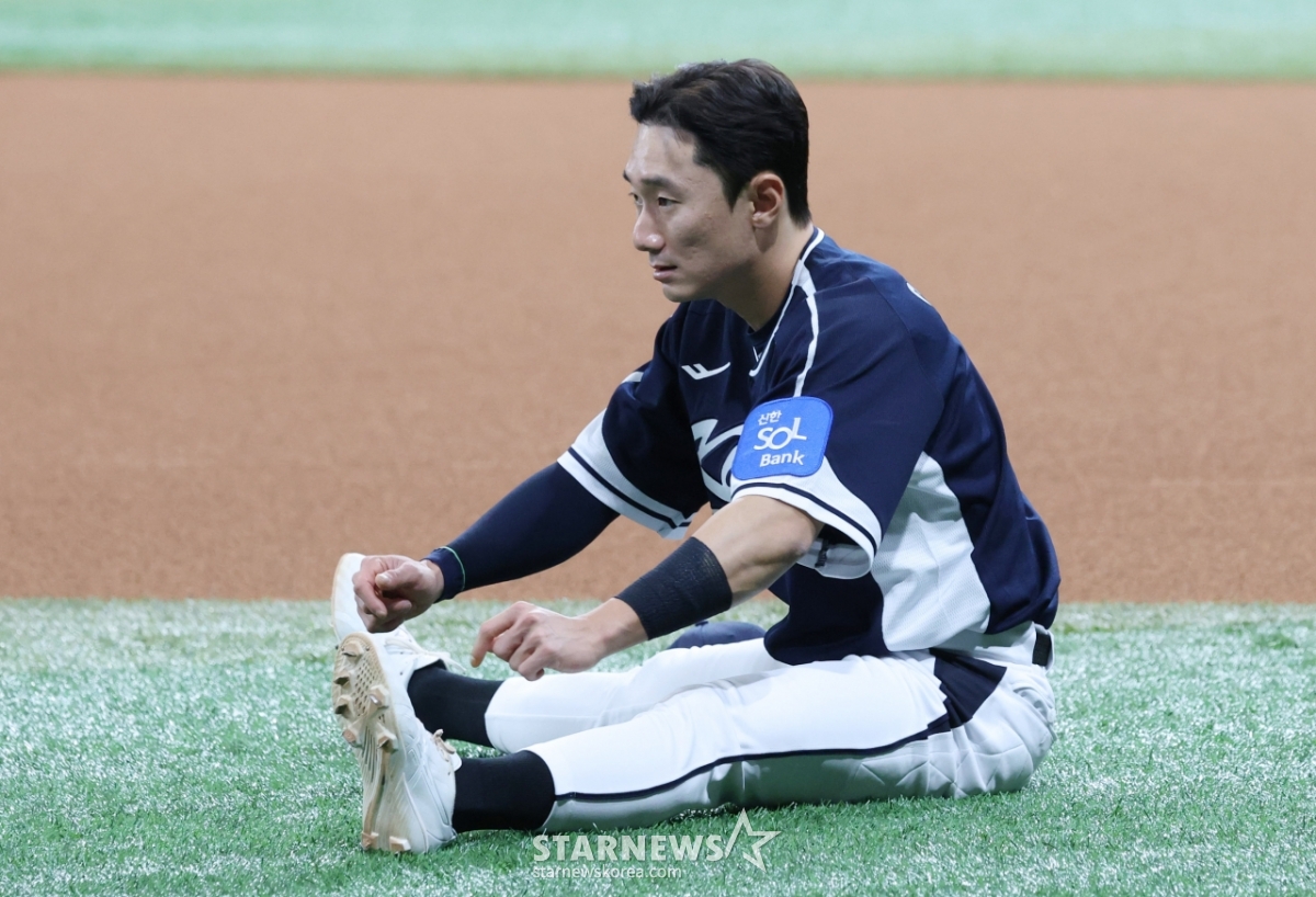 [포토] 신민재 '강직함과 부드러움을 동시에'