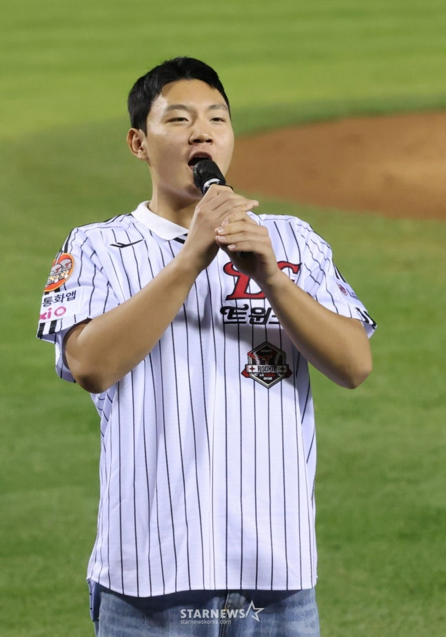 '제2의 김영우 누구' LG 신인 11명 전원, 염경엽 감독과 이천 마캠 간다