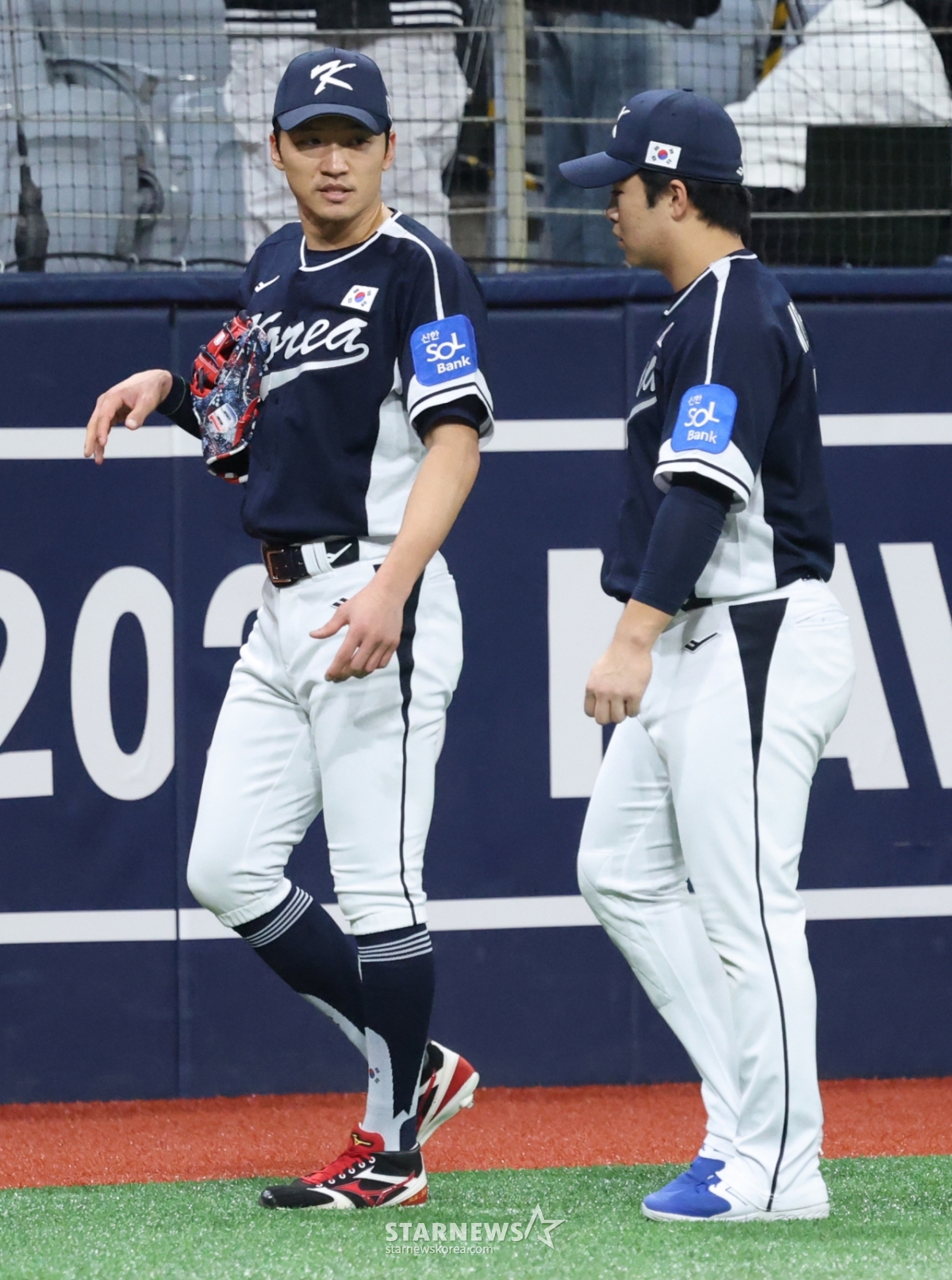 [포토] 박해민-문현빈 '뜨거운 소통