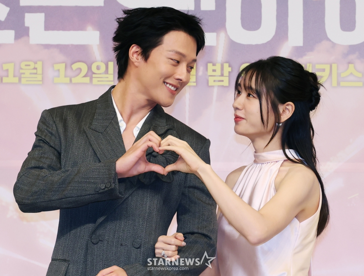 장기용-안은진 '키스를 부르는 눈빛 교환'[★포토]