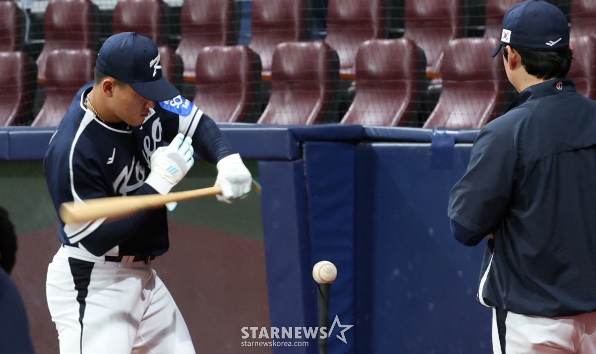 [포토] 한 팔 스윙 안현민, 장사의 위용