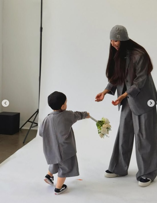 "엄마와 아들의 평범한 일상"..문가비, 子지키기 위해 나섰다 [스타이슈]