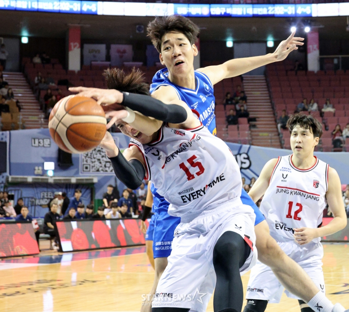 [포토]'아프다' 김종규