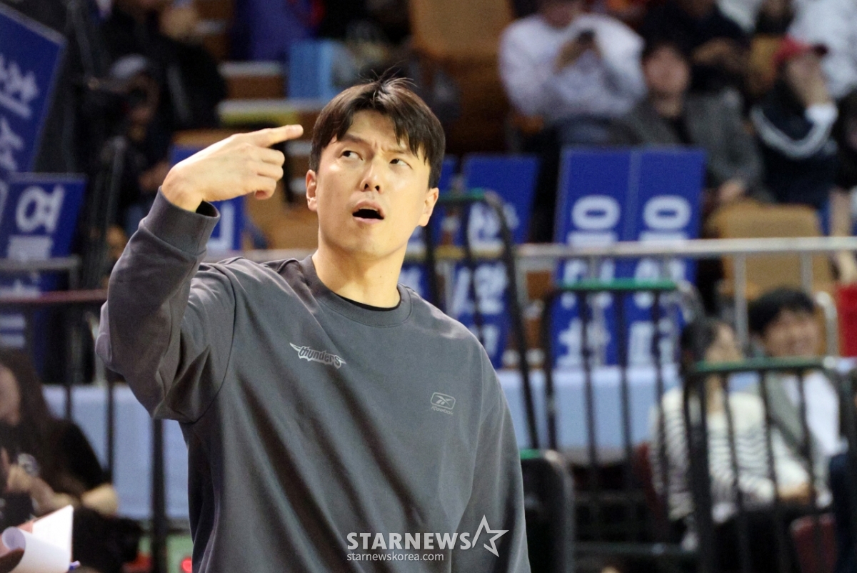 [포토]'1위 잡자!' 김효범 감독