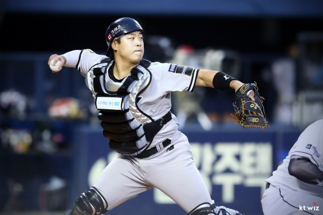 "강백호, 포수 3옵션이라면..." 美 전망, "폰세 선발로 MLB행 가능성 높다"