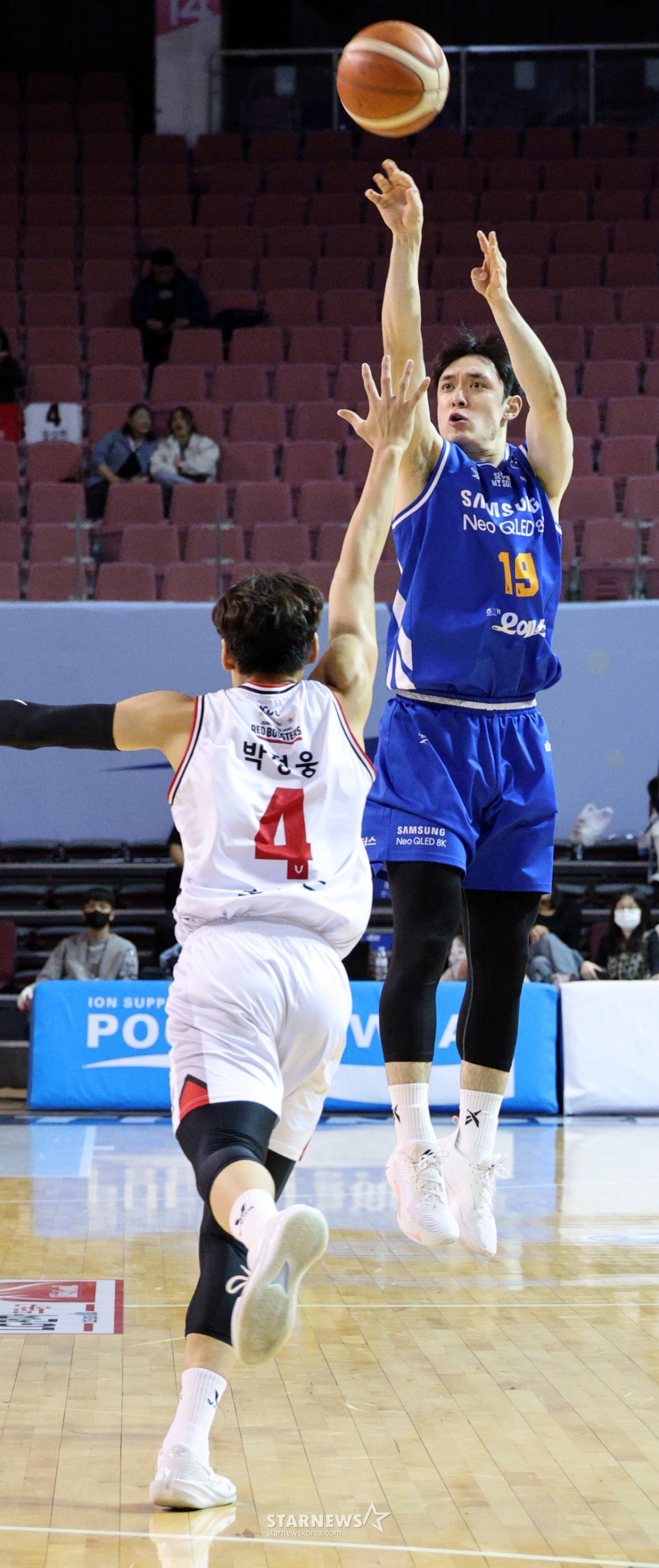 [포토]'중거리슛' 이근휘