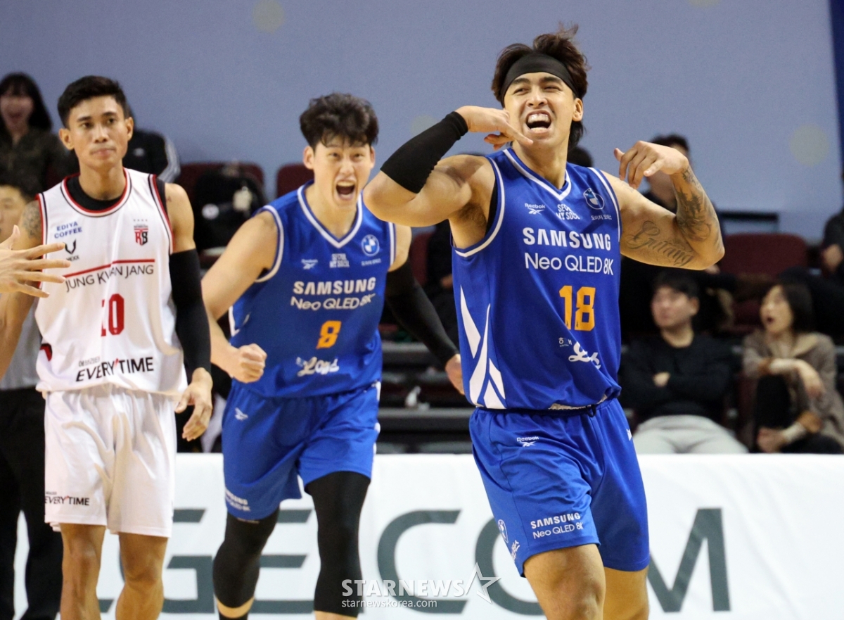 [포토]환호하는 구탕 '1위 거의 다 잡았다'