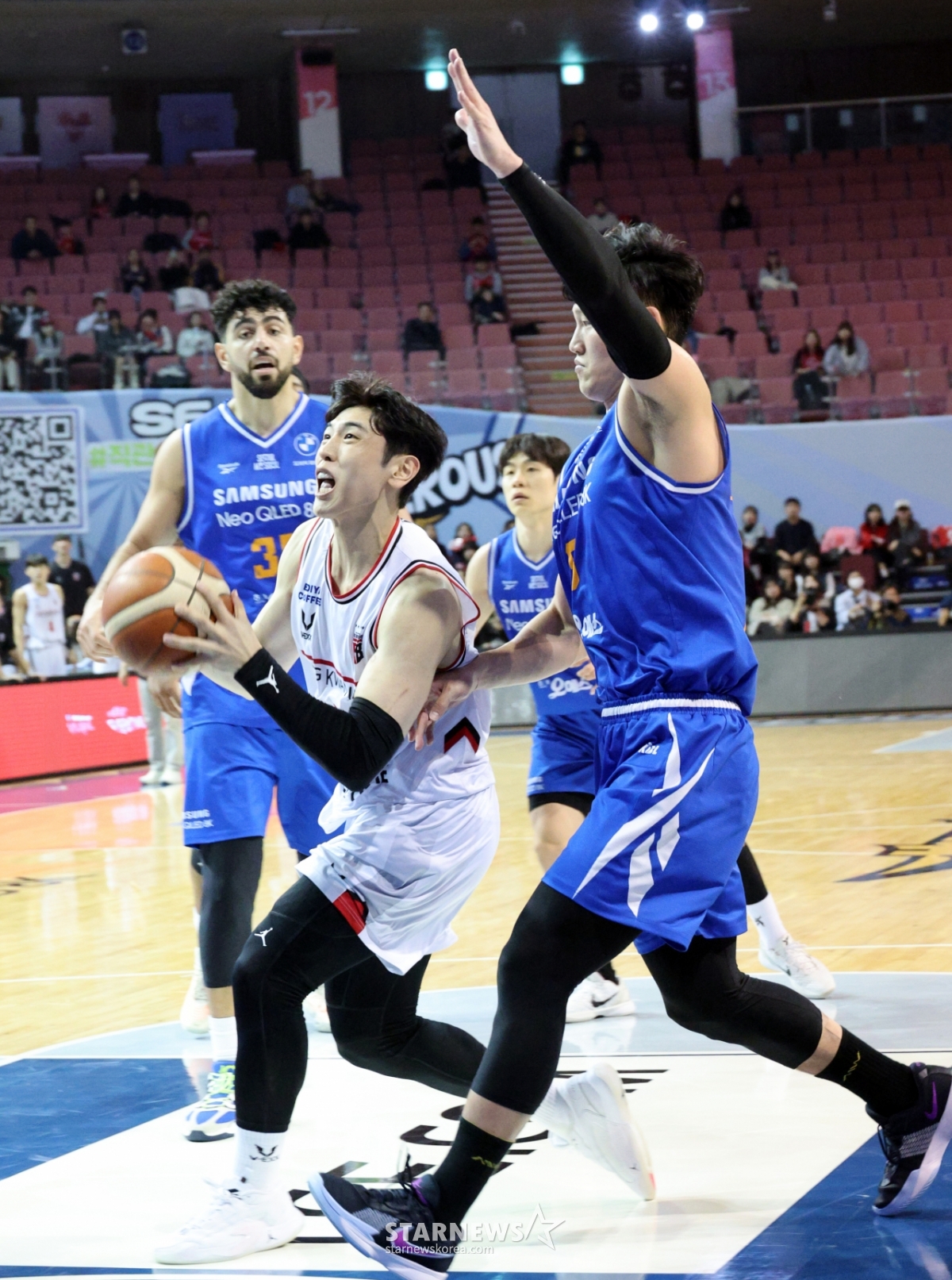 [한번에쓱]농구 안끝났다! '지금은 집중력이 필요한 시간' 골밑 돌파 변준형