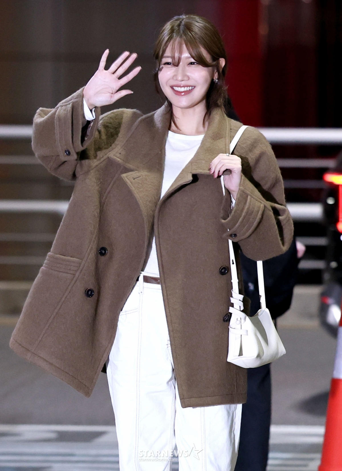 최수영 '반가운 인사'[★포토]