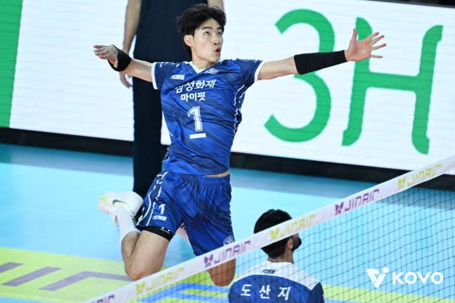 'OH→OP→OH' 혼돈의 25세 캡틴, 삼성화재 전설들 앞 에이스로 거듭났다 [대전 현장]