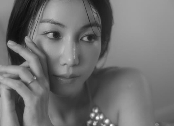 김옥빈, 반지 끼고 웨딩화보 공개..16일 비연예인과 결혼