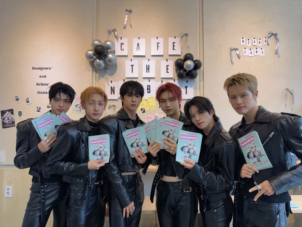 뉴비트, 컴백 기념 일일 카페요정 변신..홍대 팬카페 이벤트 성황