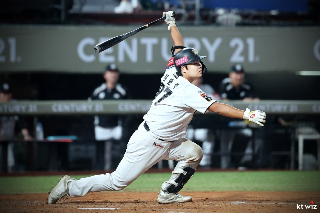 포지션 전환 1년 만에 프로 지명→퓨처스 MVP라니... 기적의 10R 포수 "고2 때만 해도 외야수였는데"