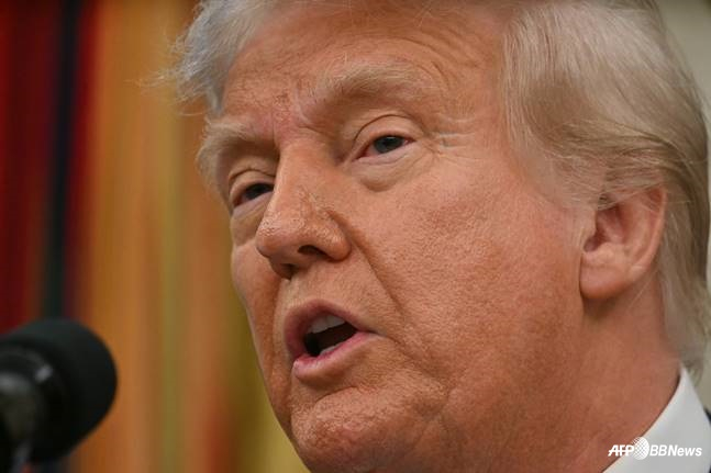 '막무가내' 트럼프 대통령 '5조 4천억 구장 명칭? 내 이름 넣어라' 압박... "현실화될 것" 폭로