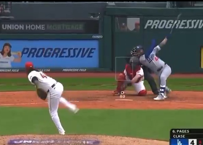 ML 특급 마무리 충격의 승부조작, 그런데 LAD 외야수 헛스윙이 계획 막았다니... 8회 시도 중 유일한 실패