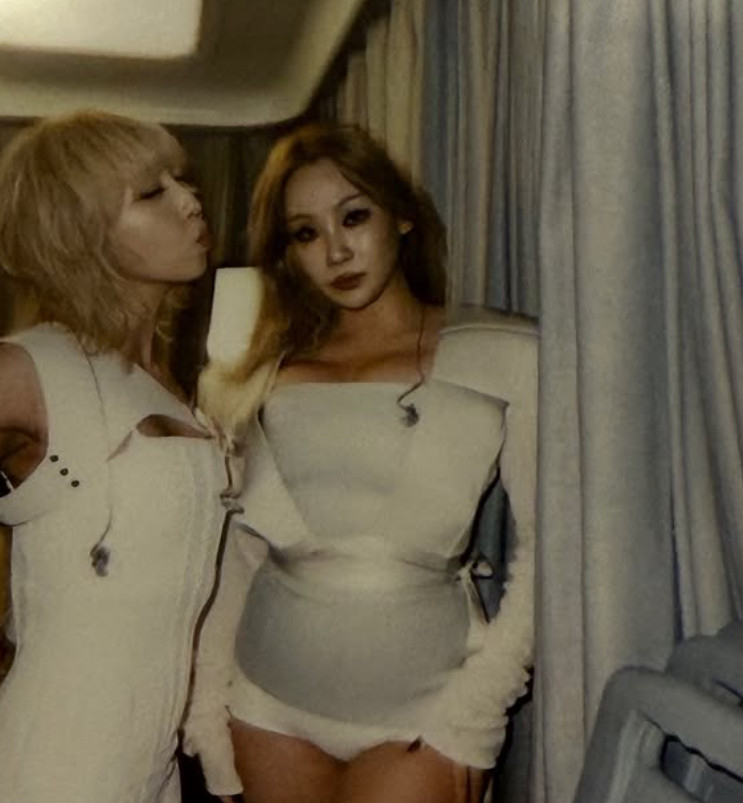 씨엘, '활동 중단' 박봄 없는 사진에 "기도합니다"..멤버 걱정?[스타이슈]