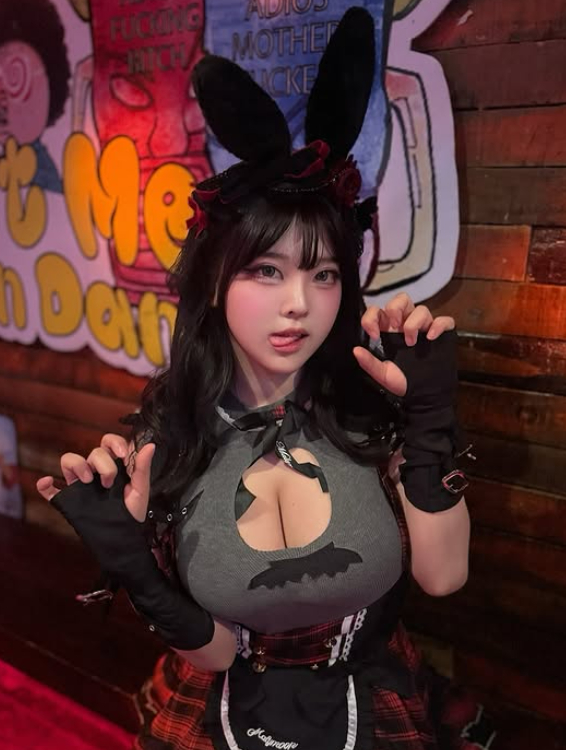 인기 BJ 송하나 '초현실적' 볼륨美, 팬들 "So hot" 감탄